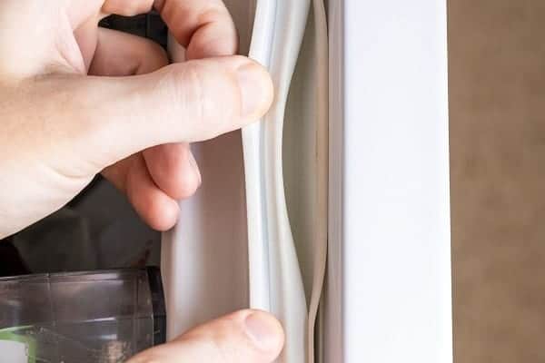 why is my refrigerator freezing all my food